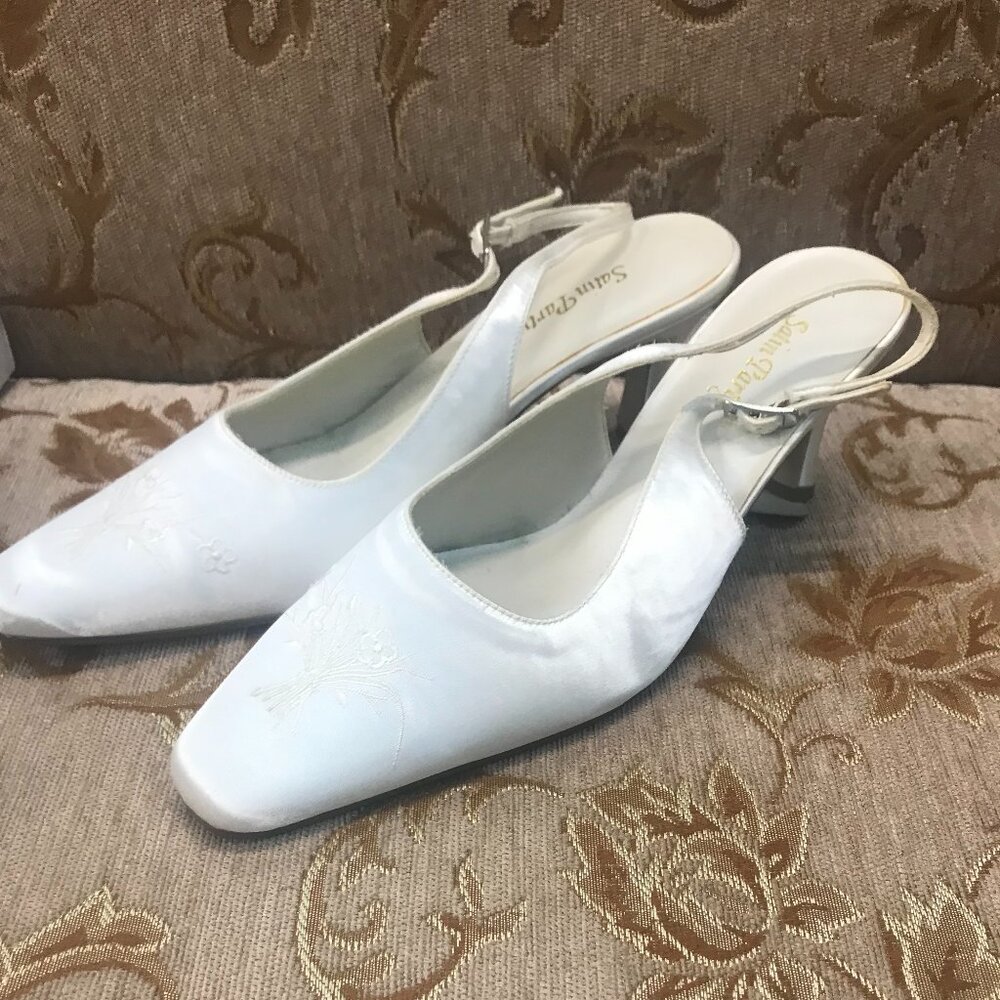 Dye-Able White Embroidered Roses Satin Slingback, Formal Pump Dress Shoe Wedding